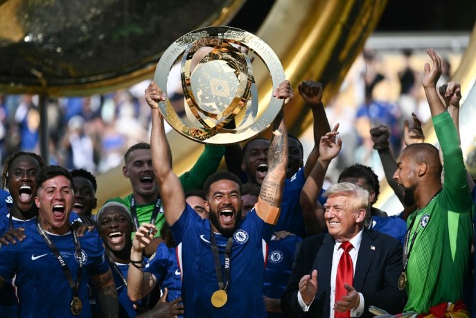 Trump, spectateur intéressé, applaudi et hué, à la finale du Mondial des clubs