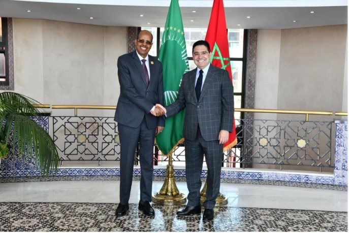 quand-roland-barthes-souvre-a-la-vita-nova-dans-les-environs-del-jadida-par-mustapha-jmahri