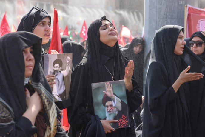 A Téhéran, grande prière pour les funérailles de Khamenei mais sans son fils Mojtaba