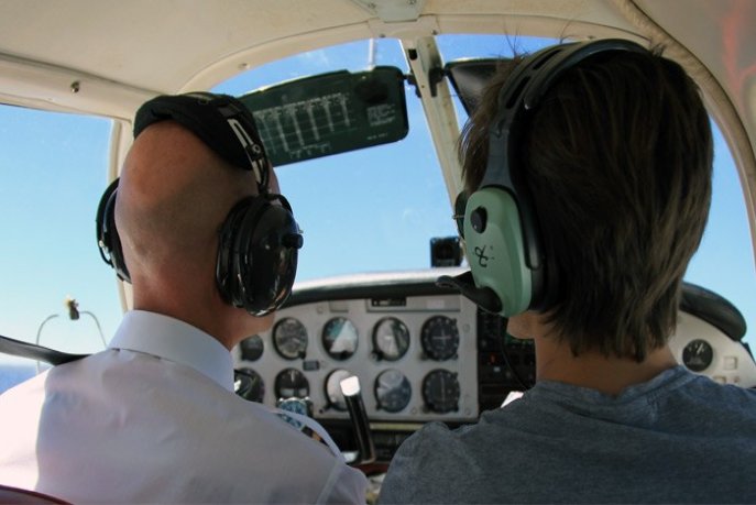 Argentine : un instructeur de vol se jette d’un avion en plein entraînement, une enquête ouverte