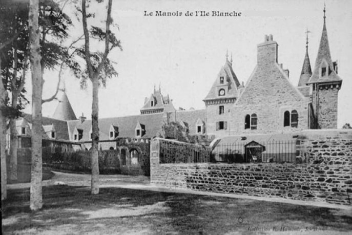 L’ÎLE BLANCHE- PAR MUSTAPHA SAHA