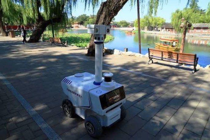 canicule-a-beijing-les-robots-prennent-le-relais-dans-les-parcs-municipaux