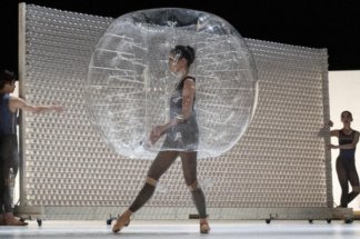 plastique-et-pirouettes:-un-ballet-japonais-valorise-les-dechets