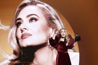 une-chanson-d-adele-en-hommage-a-charlie-kirk--dernier-exemple-des-derives-de-lia