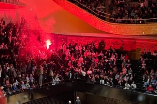 protestataires-contre-le-massacre-des-palestiniens-lors-d-un-concert-dun-orchestre-israelien