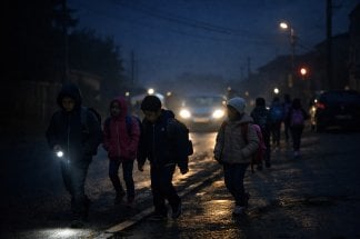 reveils-dans-le-noir-pour-des-horaires-scolaires-adaptes-a-l-enfant-du-xxisiecle-par-aziz-daouda