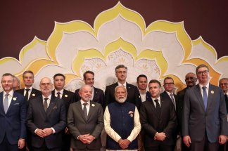 les-etats-unis-rejettent-une-gouvernance-mondiale-de-l-ia-au-sommet-a-new-delhi