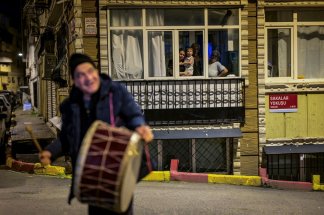 a-istanbul-les-tambours-du-ramadan-battent-le-reveil