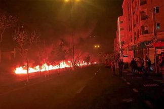 bombarde-l-iran-riposte-et-choisit-un-successeur-a-ali-khamenei-les-pays-du-golfe-restent-sur-la