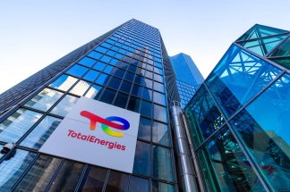 comment-totalenergies-a-profite-du-chaos-petrolier-au-moyen-orient-et-rafle-la-mise