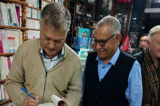 comment-fouad-laroui-soutient-loeuvre-de-mustapha-jmahri-–-par-hassan-ait-hammou