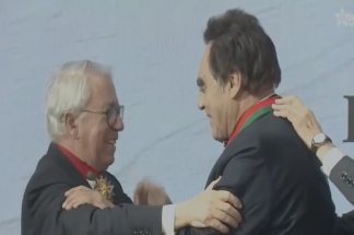 luis-gonzales-posada-une-entree-a-lacademie-du-royaume-marquee-par-le-dialogue-par-dessus-locean