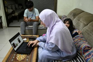 grace-a-la-teleconsultation-les-femmes-pakistanaises-peuvent-a-nouveau-pratiquer-la-medecine