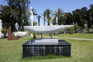 Asilah : Après le dôme al Qamra, une sculpture vandalisée au jardin de la bibliothèque Prince Bandar