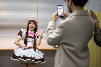 japon-les-maid-cafes-de-la-niche-pop-culture-a-la-machine-touristique