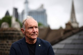 Face à l'IA, l'inventeur du Web appelle à "préserver les valeurs" des débuts d'internet