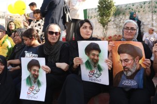 Moyen-Orient : l’Iran célèbre sa résistance, les pourparlers patinent