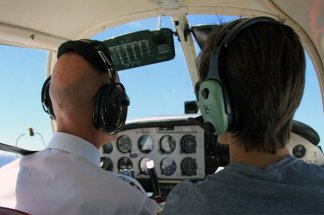 argentine-un-instructeur-de-vol-se-jette-dun-avion-en-plein-entrainement-une-enquete-ouverte