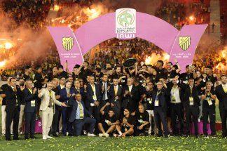 une-si-longue-attente-et-enfin-le-bouclier-de-champion-du-maroc-le-mas-et-son-public-en-fete