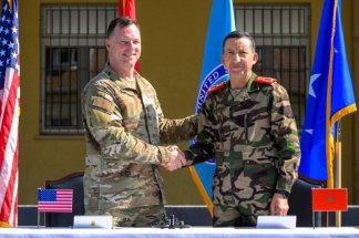 Les FAR et l’US AFRICOM signent à Stuttgart un accord pour un centre conjoint de formation multidomaines au Maroc