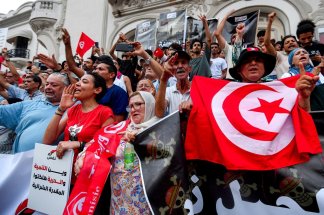 Tunisie : colère, crise sociale, coupures et durcissement politique
