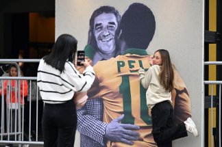 Le jour de l’arrivée du roi Pelé au Maroc – Par Mustapha Jmahri