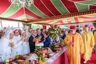 Le Roi préside à M’diq la réception du 27e anniversaire de la Fête du Trône
