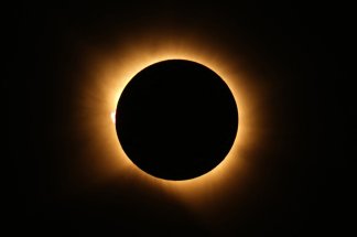 eclipse-solaire-du-maroc-a-lespagne-un-ciel-qui-a-suspendu-le-temps