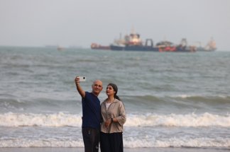 Washington menace l'Iran d'un isolement "jamais vu", Ormuz entre négociations et bras de fer 