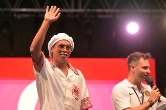 Foot: Ronaldinho revient à 46 ans en 3e division italienne pour marquer "un 300e but"