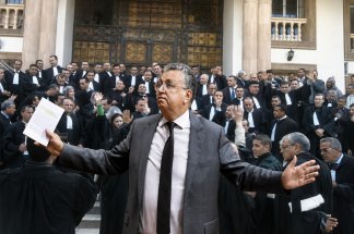 la-loi-sur-la-profession-davocat-entre-en-vigueur-sur-fond-de-greve-illimitee