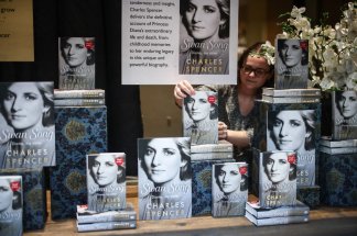 Charles "jovial" après la mort de Diana? Le frère de Lady Di sort son livre choc