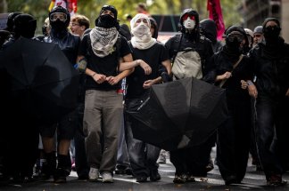 Lycées bloqués, fonctionnaires en grève : une journée de mobilisation sous tension en France