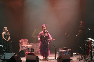 À Tunis Oum fait vibrer les mémoires du Maroc