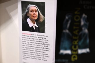 Le Nobel à Anne Carson, autrice canadienne mêlant mythes anciens au contemporain