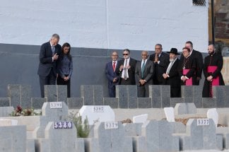 Devant les tombes, l’amer solennité – Par Abdelfettah Lahjomri 